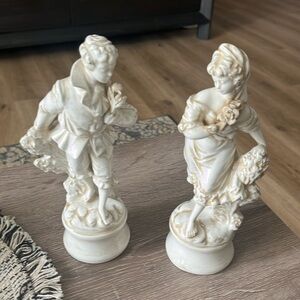 Beautiful vintage ceramic figures.